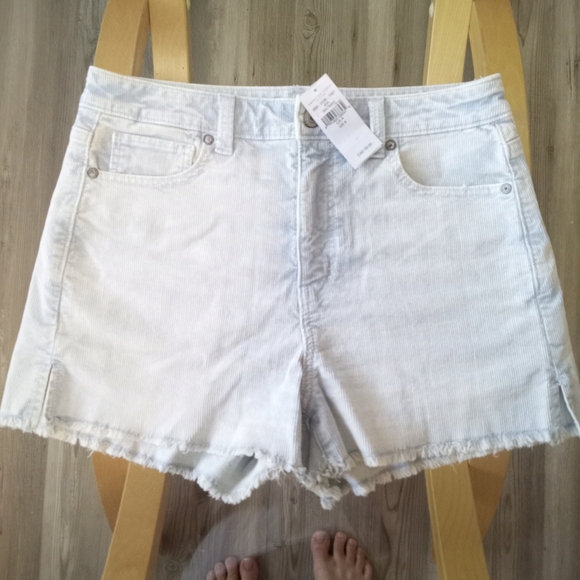American Eagle Outfitters Light Wash Courderoy Shorts - Picture 1 of 4